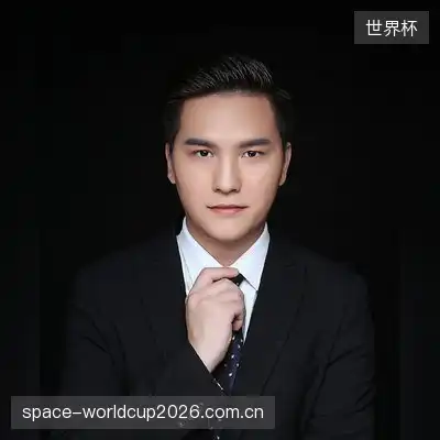 小何